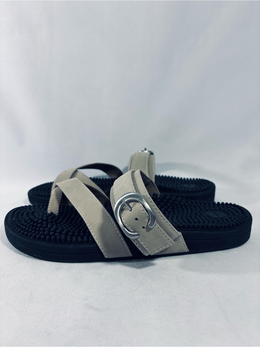 Kenkoh Aura V Massage Acupuncture Sandals Taupe Toe Strap Women’s 10 Men’s 9